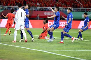 足球报：泰山队被申花反击打懵，暴露伤病、引援、防守三重问题